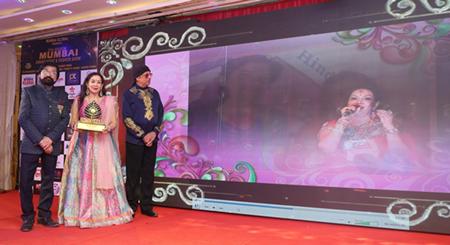 अलका भटनागर जी को मुंबई में भव्य समारोह में हिंदुस्तान रत्न से सम्मानित किया।