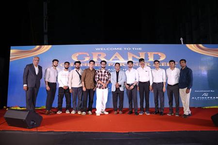 एल्पाइन पीक डेवलपर्स ने 600 से अधिक चैनल पार्टनर्स की भव्य चैनल मीट आयोजित की और नाइगांव पूर्व में उन्नत जीवन शैली का नया मील का पत्थर साबित होने वाली परियोजना ‘सीजन्स’ का अनावरण किया।