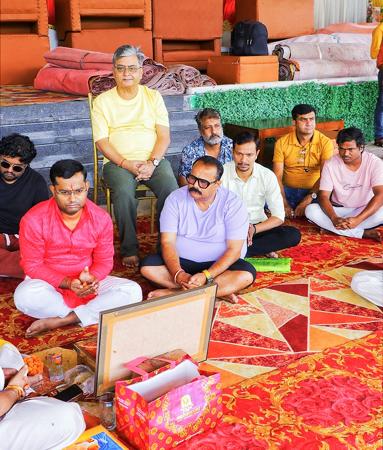 मनोज ओझा के निर्देशन में गोबिंद मोशन पिक्चर्स की भोजपुरी फिल्म ‘वीआईपी बहू’ का भव्य मुहूर्त करके शूटिंग शुरू लखनऊ में
