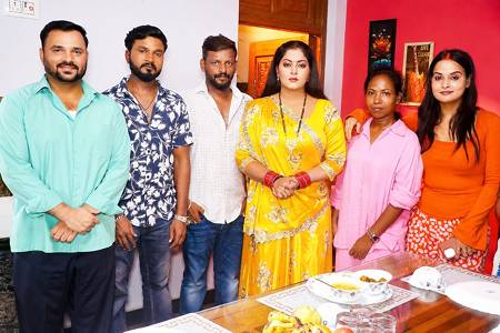 Bhojpuri Film Ghar Ke Raunak