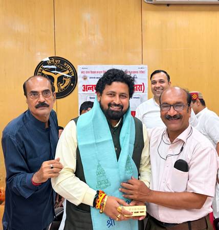 Vinay Kumar Dubey Felicitated 1